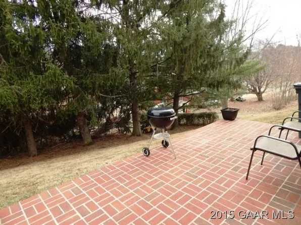 911 Grove Ln, Staunton, VA 24401