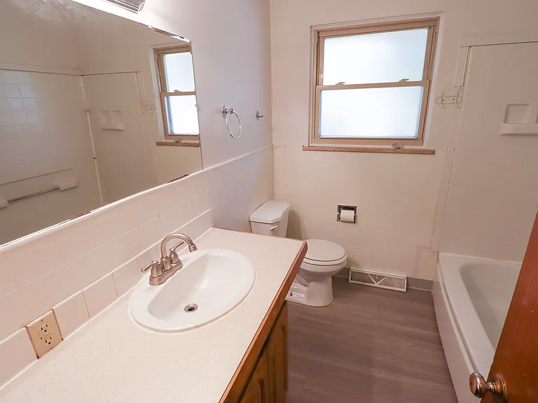608 Cowan St — Photo 10
