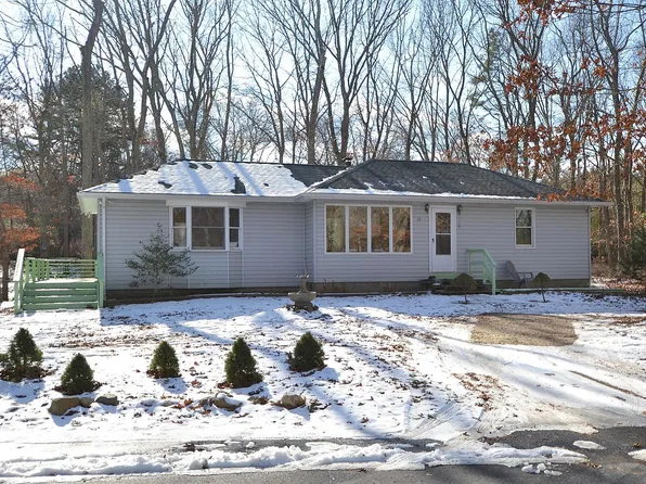 10 Middlethon Avenue, Manorville, NY 11949