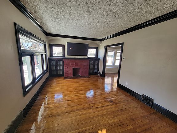 4th image of 2215 Chesterland Ave #2