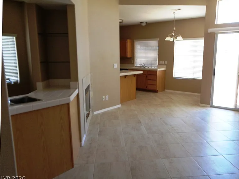 446 Nancy Dr — Photo 7