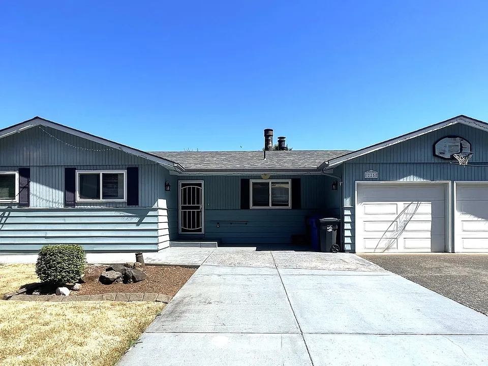 225 Kashmir Ct SE