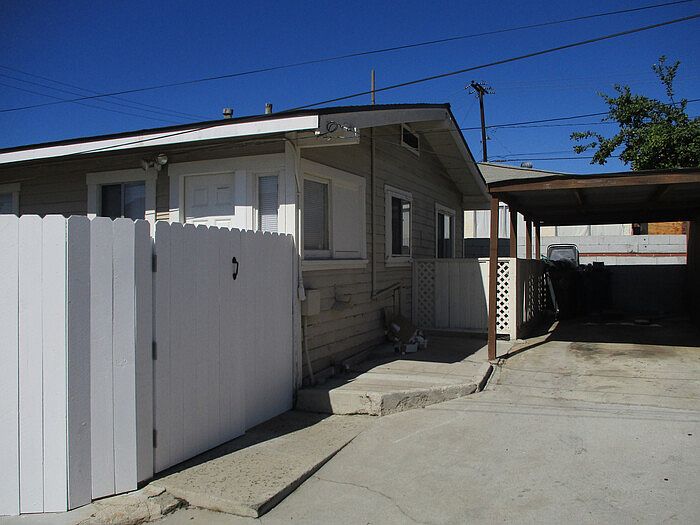 2nd image of 1834 N Molino Ave