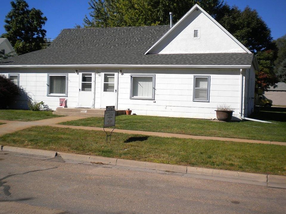 2nd image of 319 N Commercial St
