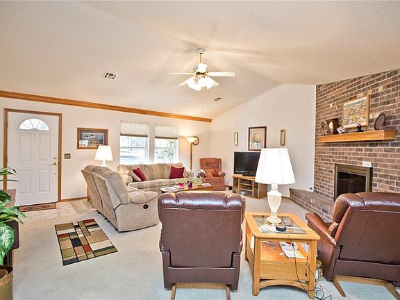 3rd image of 96 Buckingham Dr
