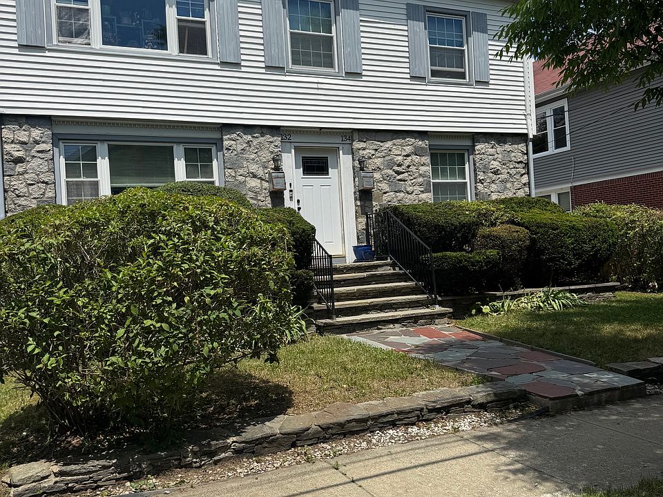 1st image of 132 Woodbine St Floor 1