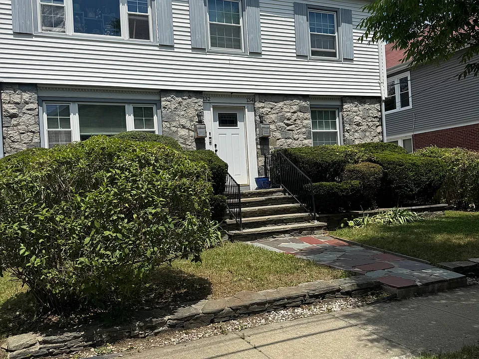 132 Woodbine St #1