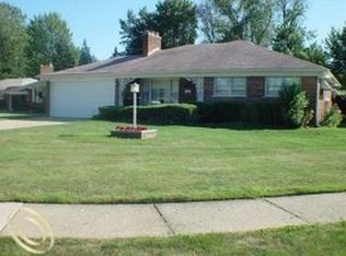 19903 Helen Ct, Harper Woods, MI 48225