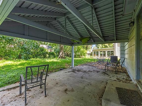 4th image of 5206 Spring Ave