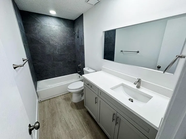 3920 Woodside Dr #14 — Photo 19