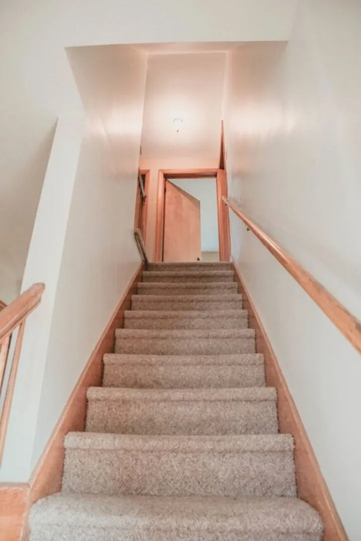 Spacious 5-bedroom, 3.5 near Ball State! Nice shed! Nice backyard! Off Street Parking! — Photo 4