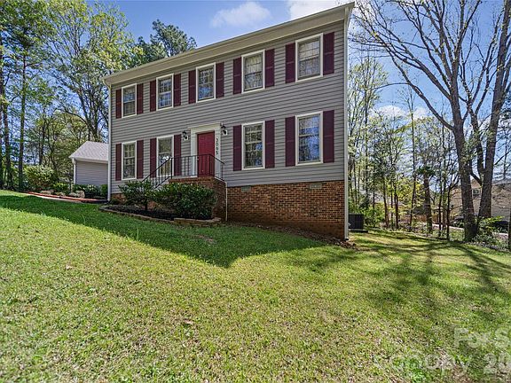 2nd image of 3065 Devonshire Dr