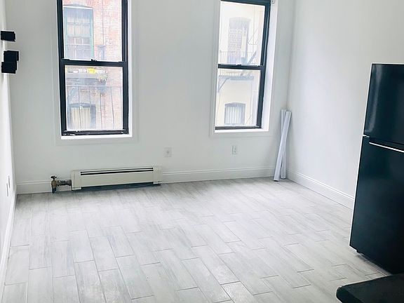 2nd image of 100 Madison St #6