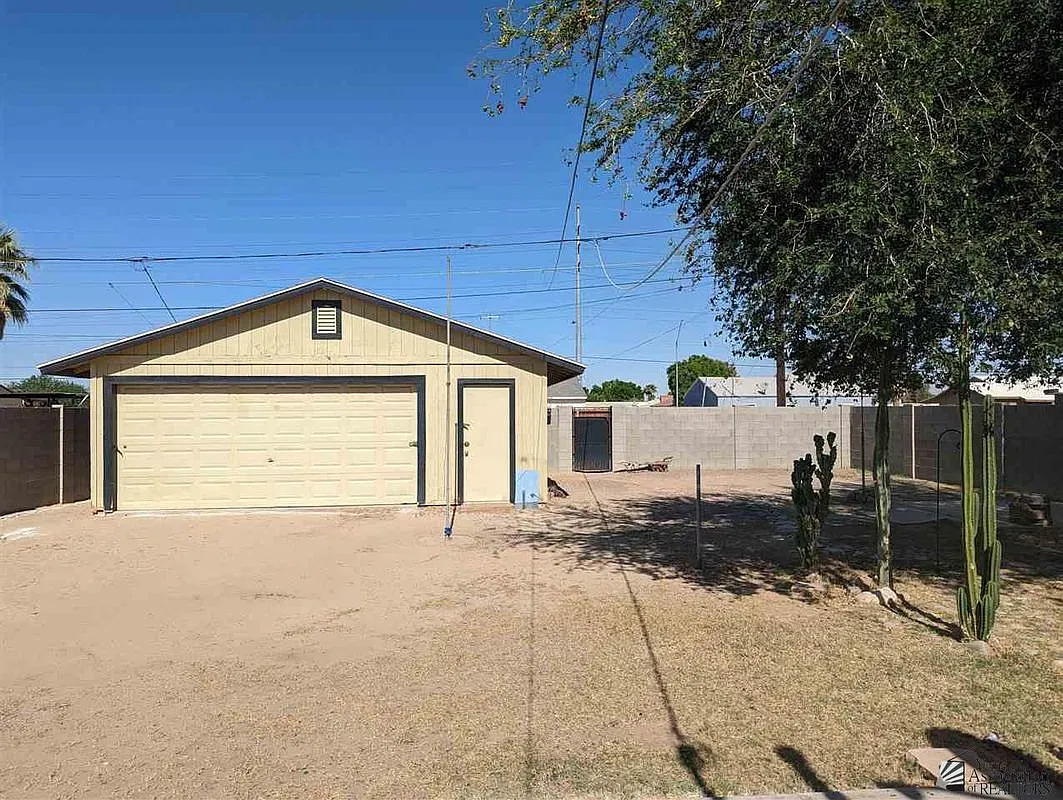 3 bed, 2.0 bath, 1366 sqft, $1,499 — Photo 2