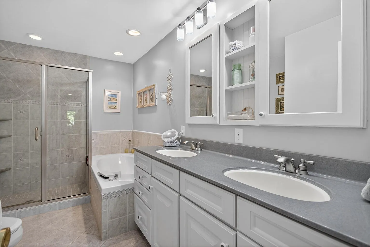 3 bed, 2722 sqft, $2,800 — Photo 3