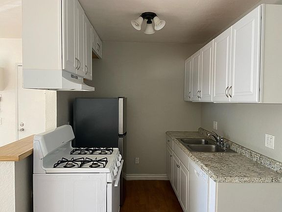 3rd image of 22411 Del Valle St #12