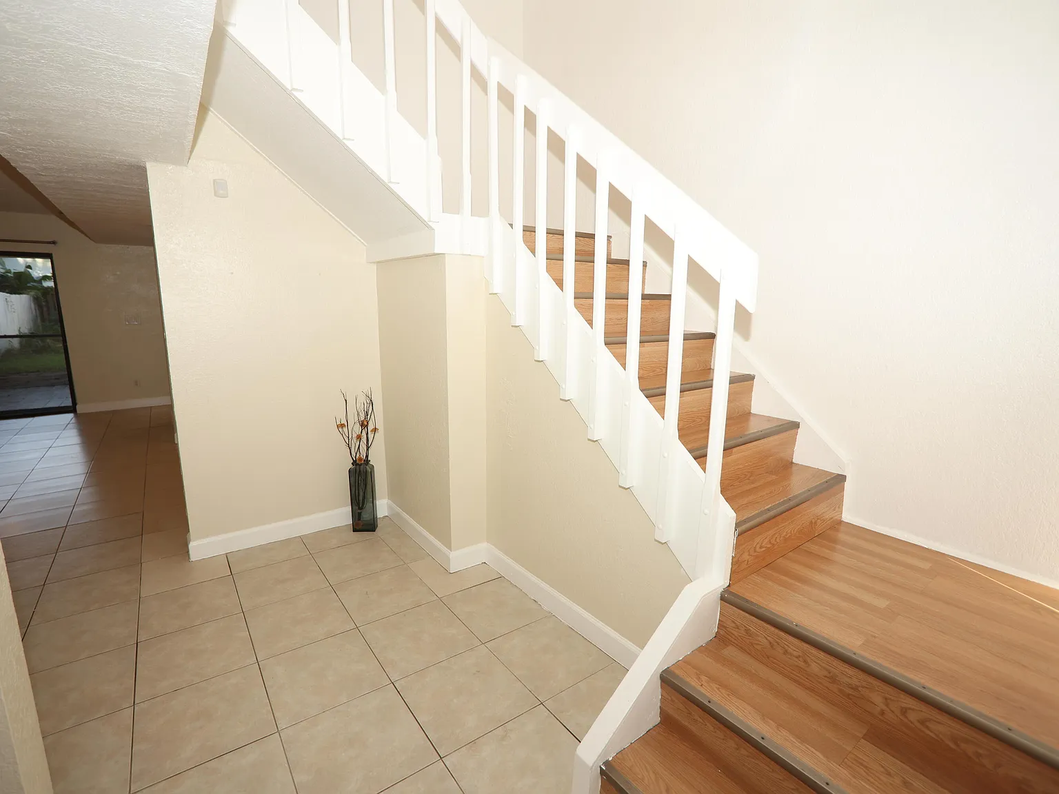 3 bed, 2.5 bath, 1640 sqft, $2,800 — Photo 3