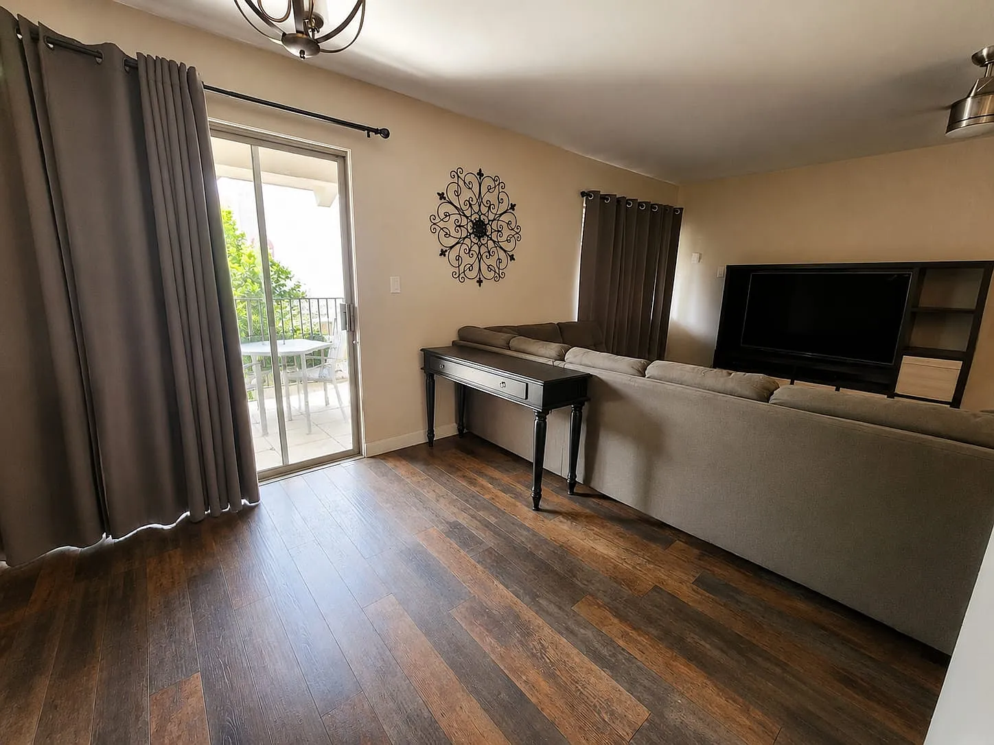 2 bed, 982 sqft, $1,700 — Photo 3