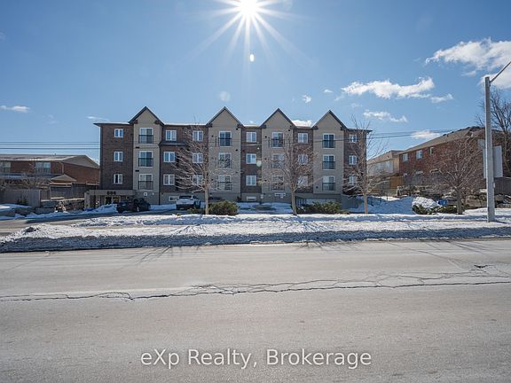 3rd image of 886 Golf Links Rd #204