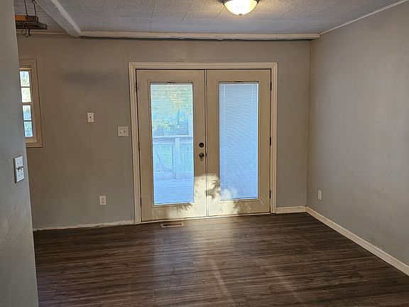 5th image of 471 Vincent Ave