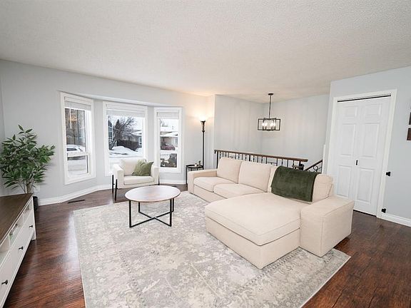 3rd image of 154 E Rutherford Dr