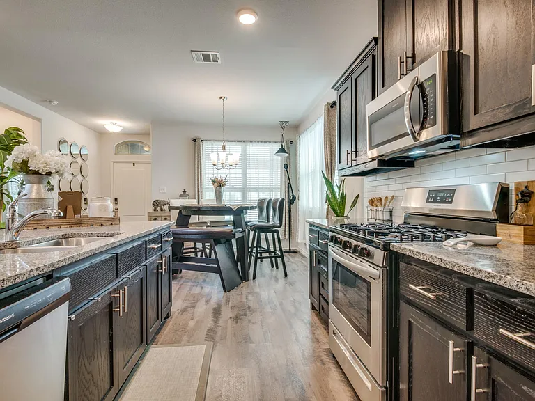 2152 Miramar Dr — Photo 12