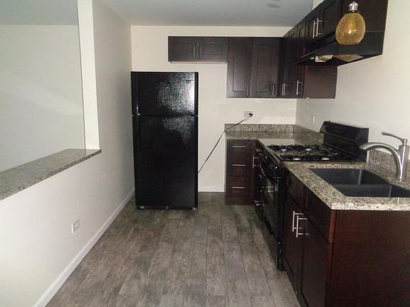 3rd image of 7501 Southwest Hwy APT 10