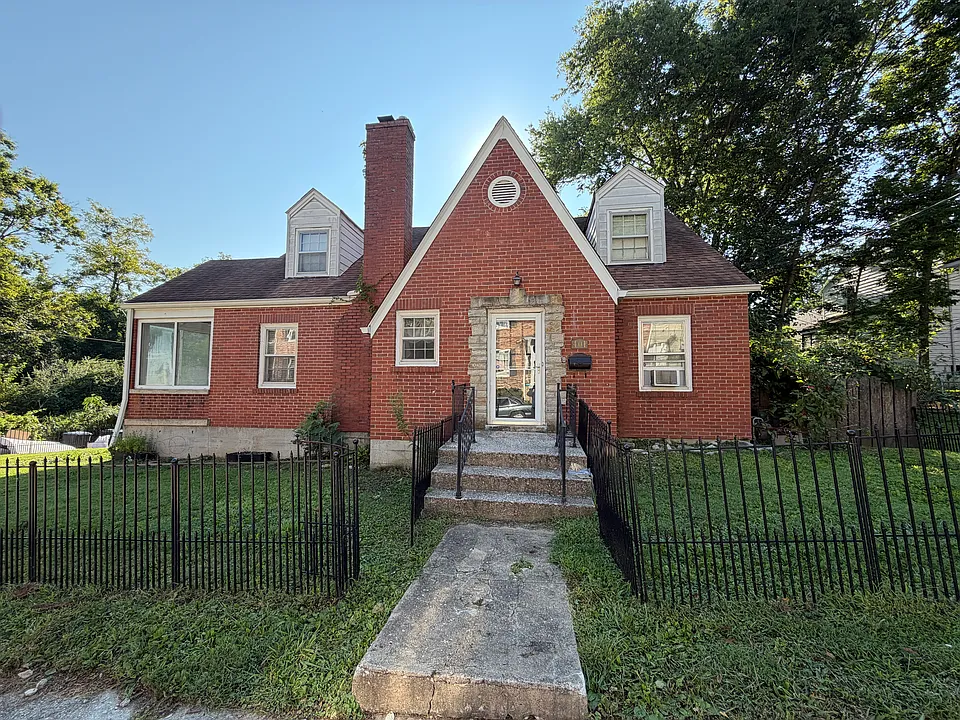 401 Roberts St