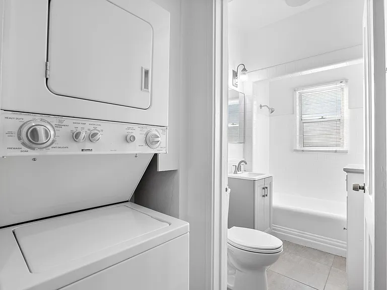 963 N Doheny Dr — Photo 22