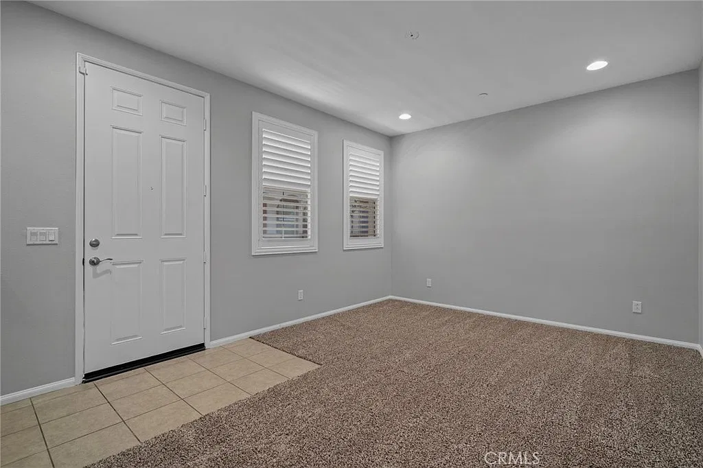 2 bed, 2.5 bath, 1384 sqft, $2,800 — Photo 3