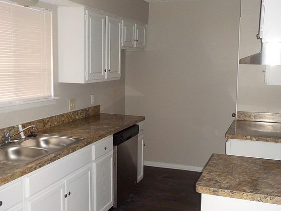 3rd image of 412 Indian Crest Dr