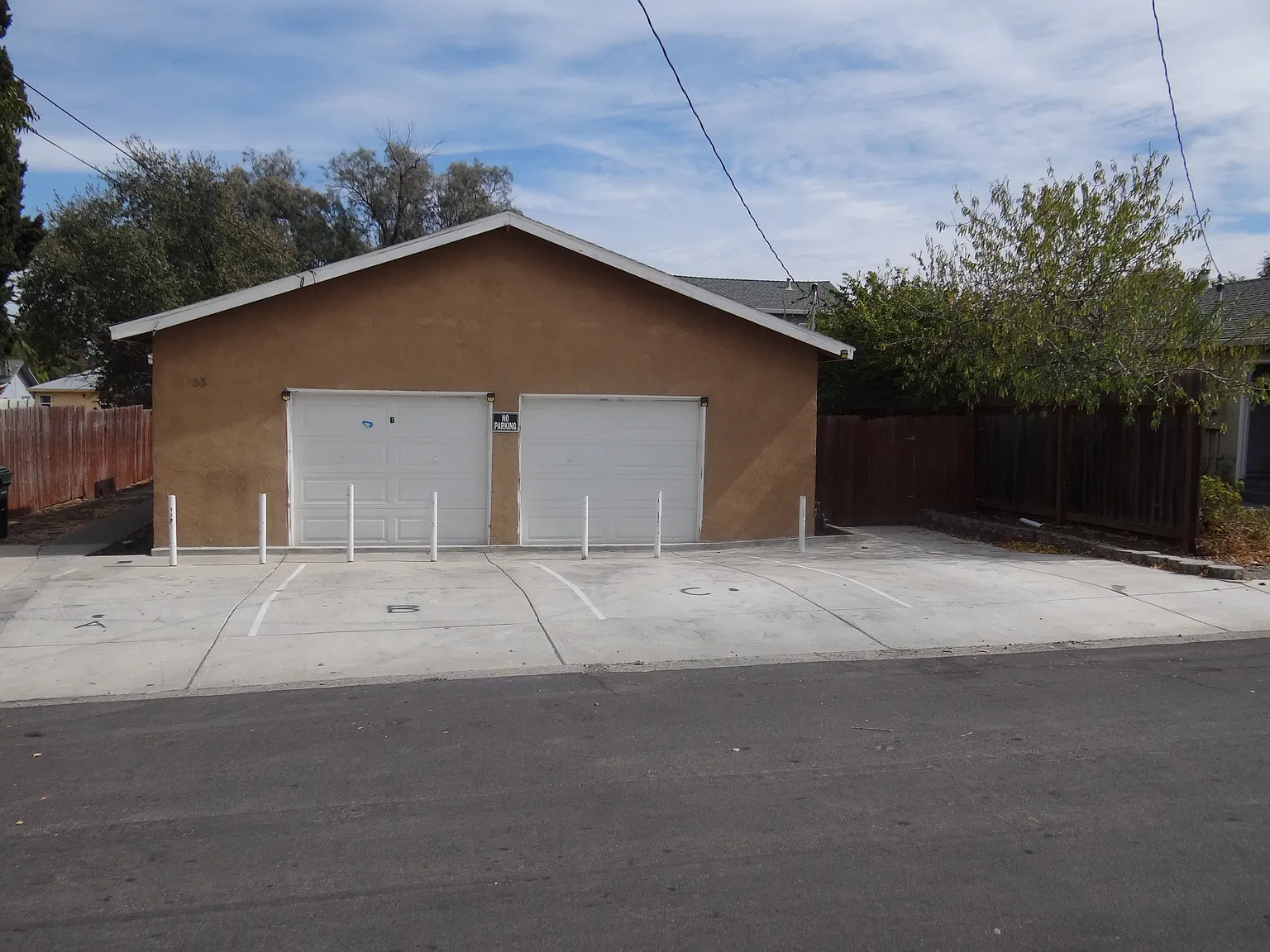 2 bed, 800 sqft, $2,300 — Photo 1
