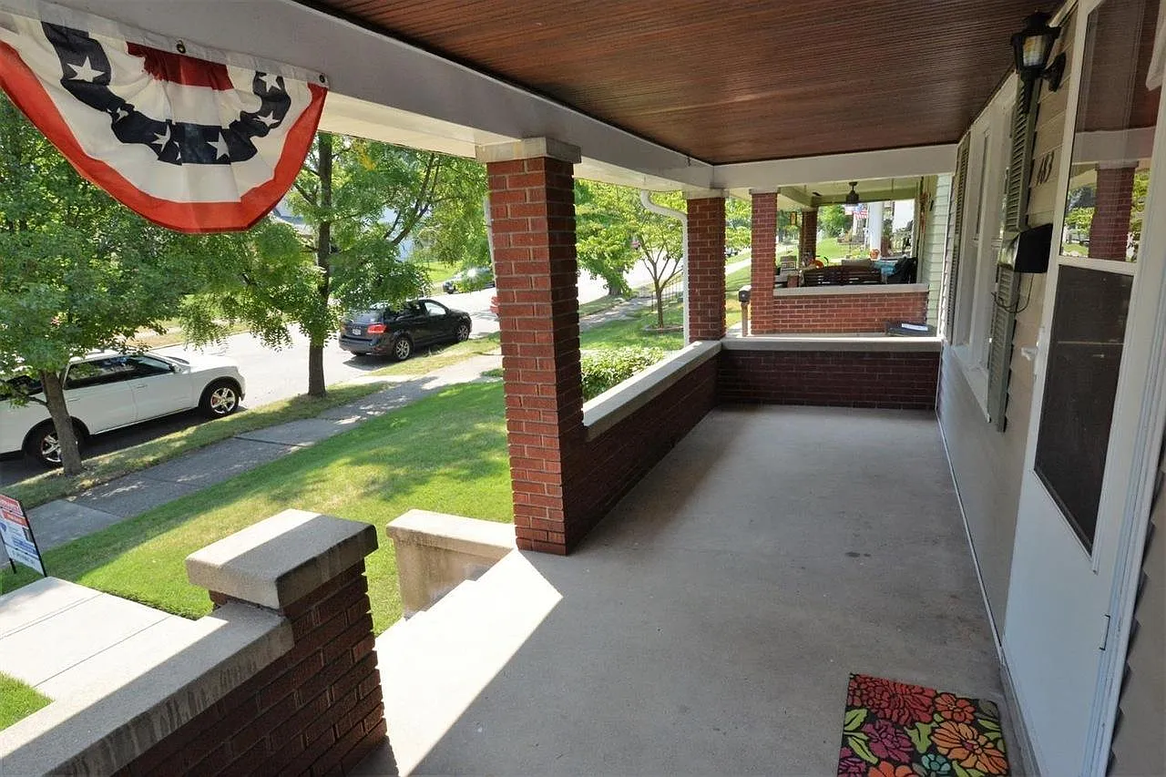 3 bed, 1370 sqft, $1,895 — Photo 2