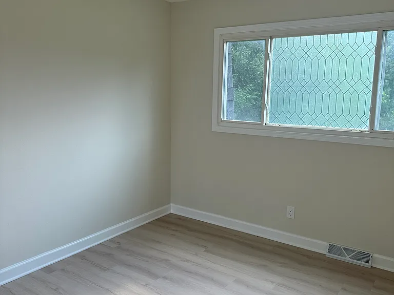 West Bedroom 1/4
