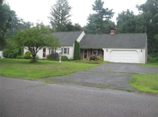 17 Millbrook Dr, Wilbraham, MA 01095