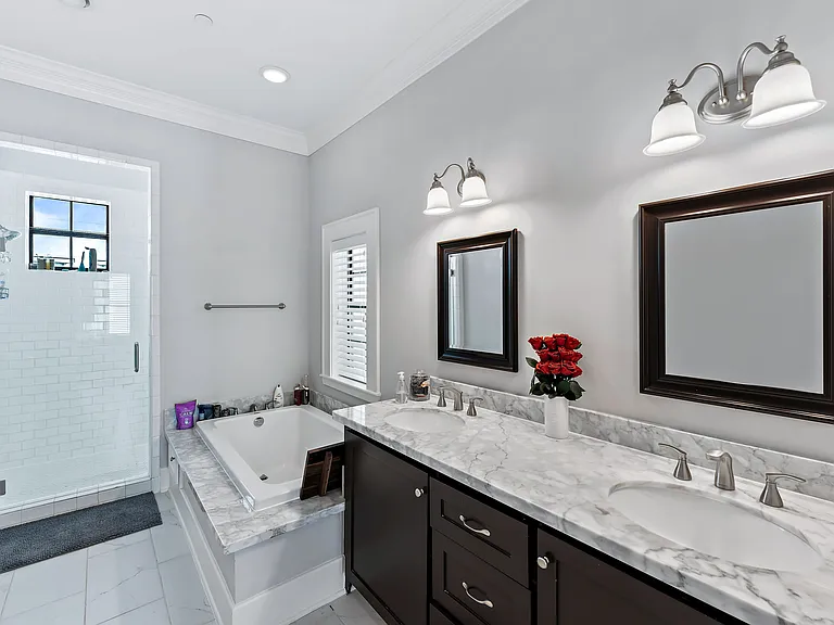 1504 Knox St — Photo 9