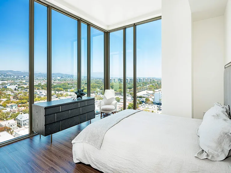 Vision on Wilshire — Photo 19