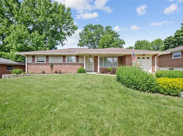 8851 Manda Ln, Saint Louis, MO 63126