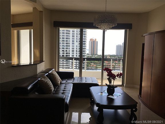 4th image of 3600 Mystic Pointe Dr #Penthouse 1916