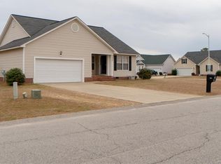 1400 Avoncroft Dr, Fayetteville, NC 28306