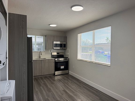 4th image of 580 NW 58th St