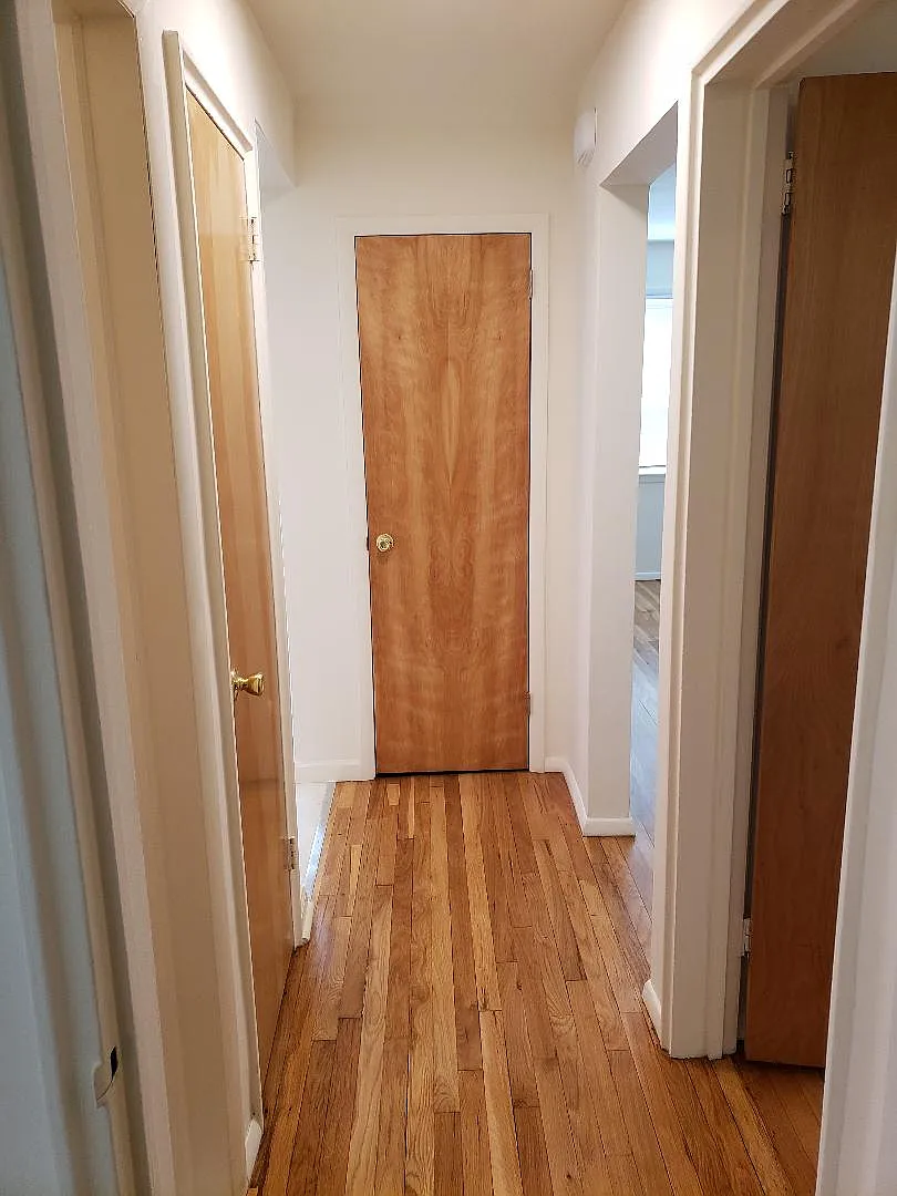 385 Cromwell Ave — Photo 2