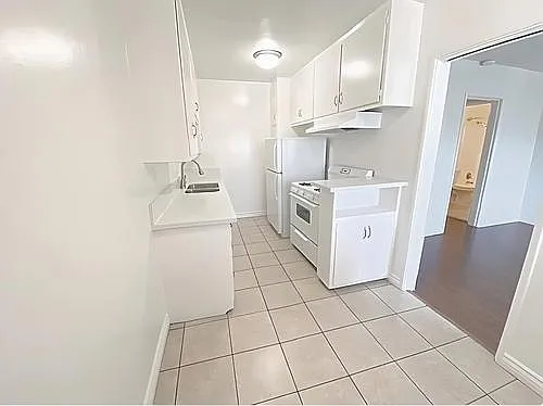 4122 W 2nd St #15 — Photo 3
