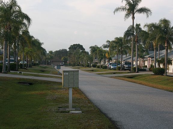 2nd image of 6468 Hamlet Dr Unit 4-A