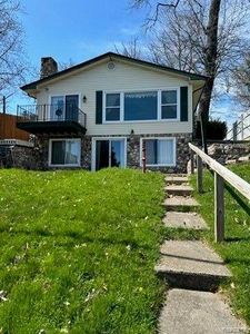 1115 Beach Dr, Lake Orion, MI, 48360