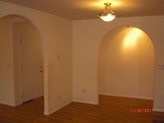 3rd image of 733 N Hobson Ave