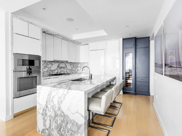 10 Riverside Boulevard image 6 of 31