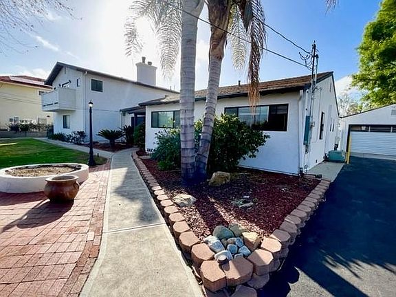 3rd image of 23122 Victory Blvd