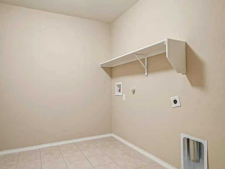 120 Abelia Dr — Photo 4