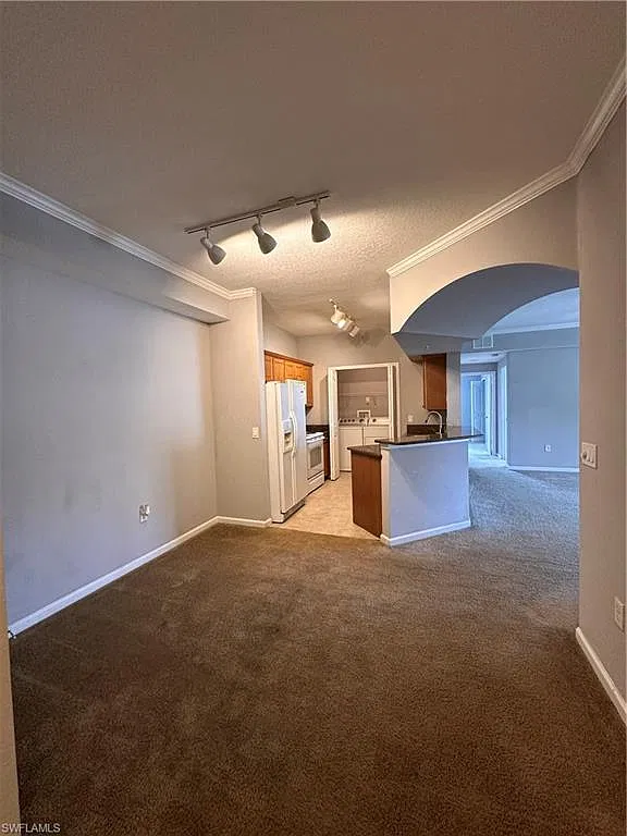3 bed, 2.0 bath, 1239 sqft, $2,000 — Photo 4